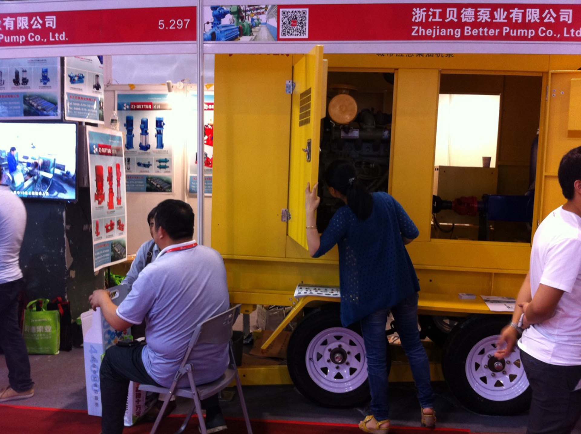 customer in exhibition