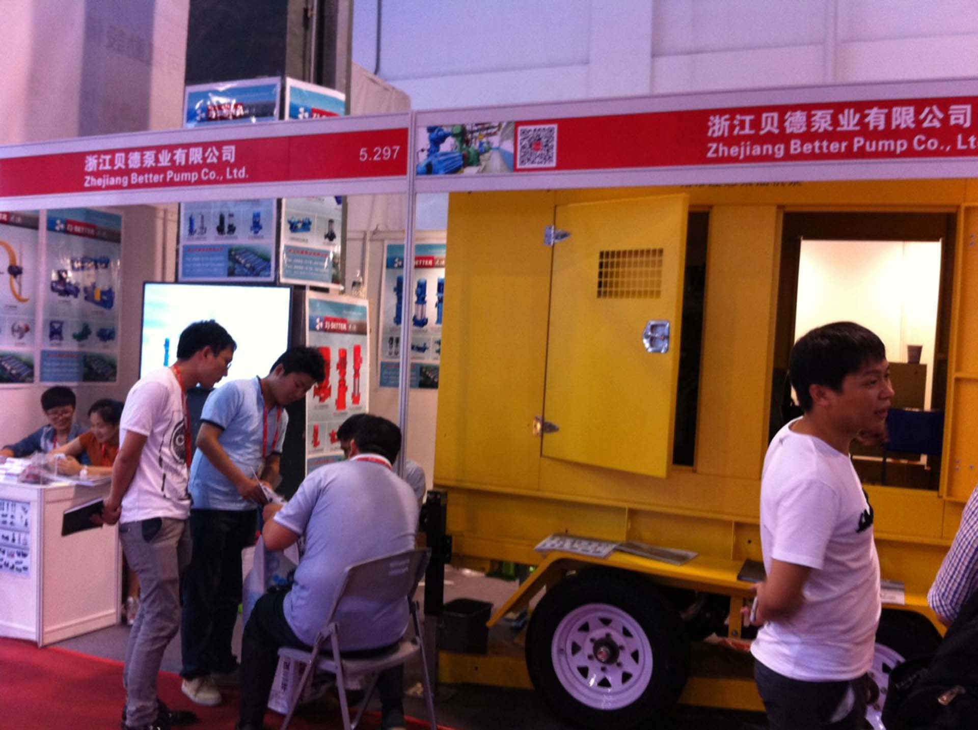 customer in exhibition